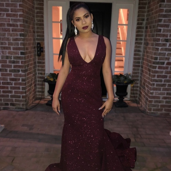 JOVANI PROM DRESS. Maroon color w/ sparkles. 10/10 - Picture 4 of 6